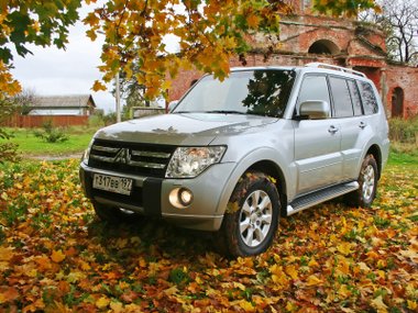 slide image for gallery: 2374 | Mitsubishi Pajero 3.0 V6