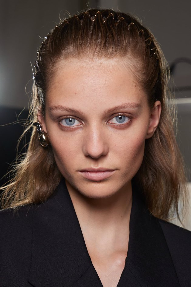 Модель на показе Givenchy