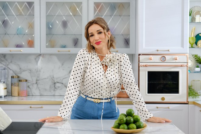 Кадр из телешоу «Вкусно с Анфисой Чеховой» (1 сезон) Кадр из телешоу «Вкусно с Анфисой Чеховой» (1 сезон)