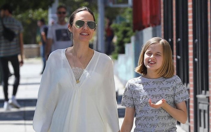 Анджелина Джоли с дочерью отправилась в зоомагазин