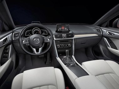 slide image for gallery: 21377 | Mazda CX-4