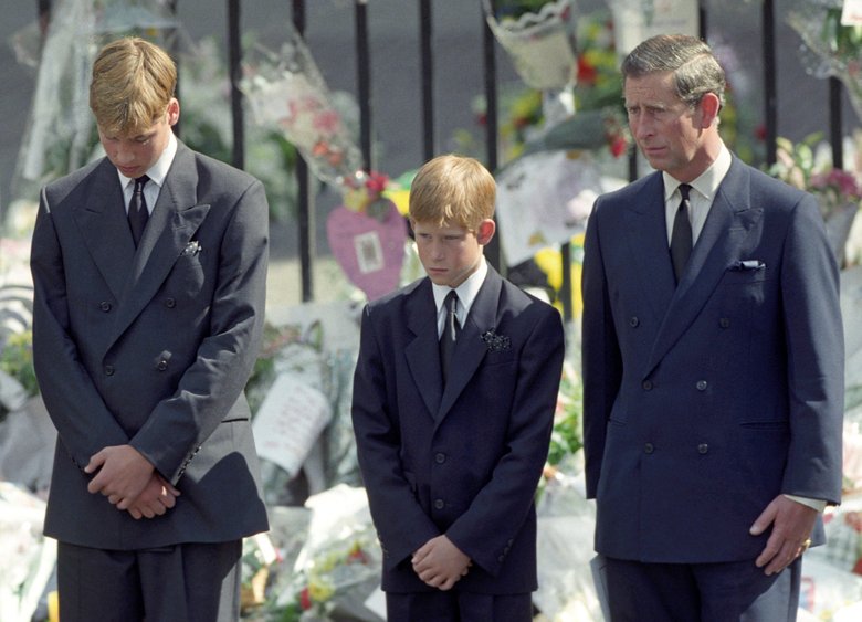 Принцы Уильям, Гарри и Чарльз на похоронах принцессы Дианы. Источник: legion-media.ru