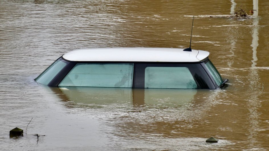 Потоп. Затопленый автомобиль