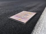 Свидетельство о регистрации транспортного средства (СТС) лежит на асфальте