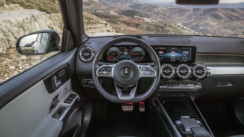 slide image for gallery: 25372 | Салон Mercedes GLB