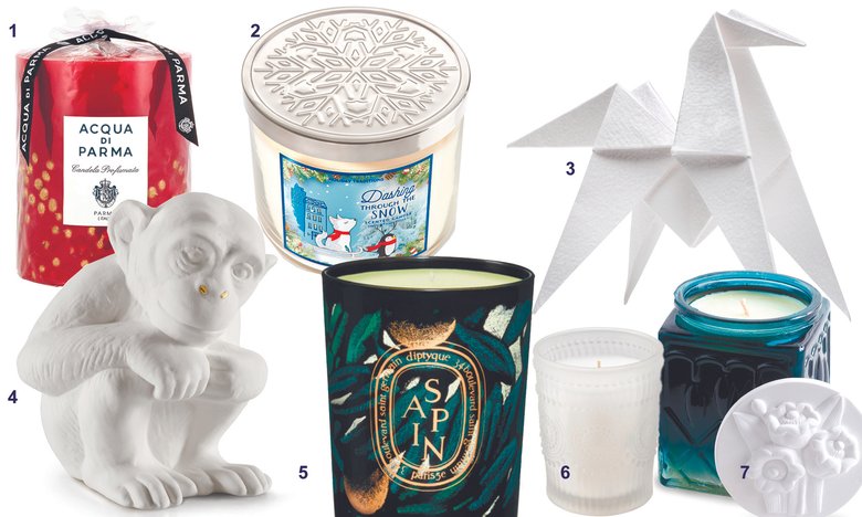 Для дома: 1. Свеча с древесным ароматом Acqua di Parma Fir Wood, 6489 руб. 2. Свеча Bath and Body Works Dashing Through the snow с запахом хвои и цитрусов, 450 руб. 3. Ароматическая лошадка-оригами Hermes, цена по запросу. 4. Керамическая статуэтка-диффузор для нанесения духов Avery, 4000 руб. 5. Свеча Diptique Sapin с ароматом сосны, мандаринов и кедра, 7463 руб. 6. Свеча с ароматом имбирного печенья, Ikea, 169 руб. 7. Свеча с цветочно-древесным ароматом Royal Apothic Muguet Woods, 2700 руб. Для дома: 1. Свеча с древесным ароматом Acqua di Parma Fir Wood, 6489 руб. 2. Свеча Bath and Body Works Dashing Through the snow с запахом хвои и цитрусов, 450 руб. 3. Ароматическая лошадка-оригами Hermes, цена по запросу. 4. Керамическая статуэтка-диффузор для нанесения духов Avery, 4000 руб. 5. Свеча Diptique Sapin с ароматом сосны, мандаринов и кедра, 7463 руб. 6. Свеча с ароматом имбирного печенья, Ikea, 169 руб. 7. Свеча с цветочно-древесным ароматом Royal Apothic Muguet Woods, 2700 руб.