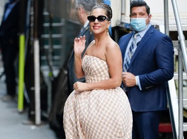 Slide image for gallery: 6909 | Леди Гага в Нью-Йорке, 2021 г. | Фото: legion-media.ru