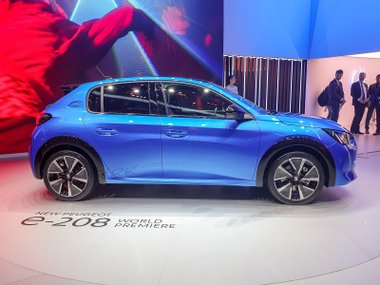 slide image for gallery: 24207 | Peugeot 208