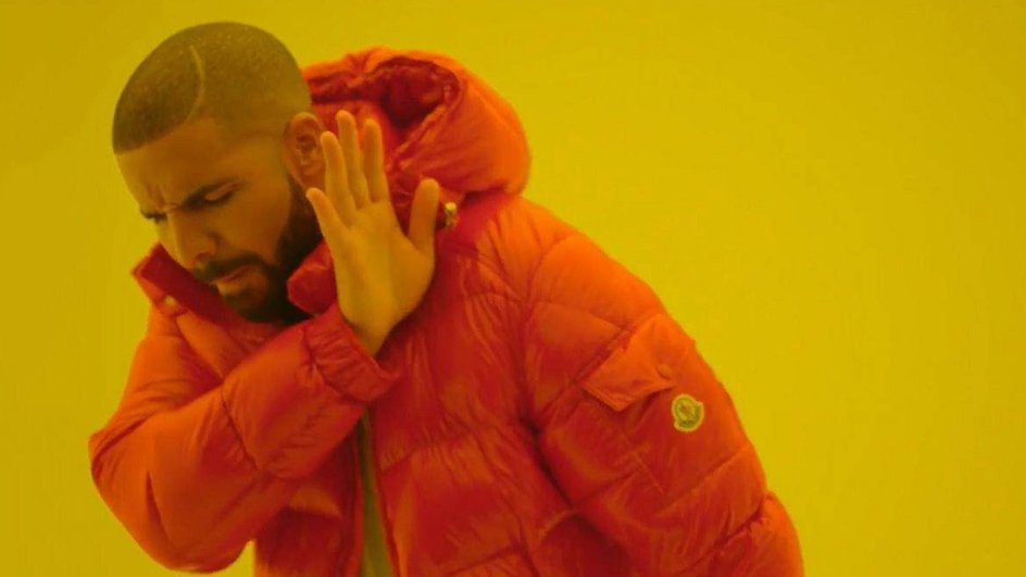 Кадр с Дрейком из клипа «Hotline Bling» Кадр с Дрейком из клипа «Hotline Bling»