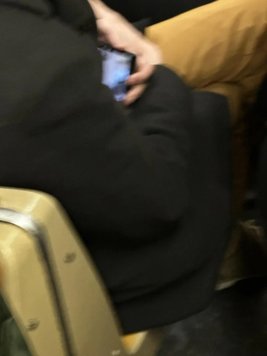 Pixel Fold замечен в метро. Фото: Reddit