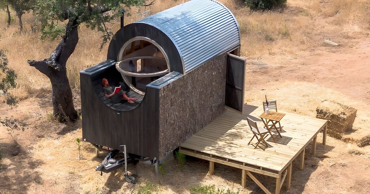В Португалии построили закругленный мини-дом