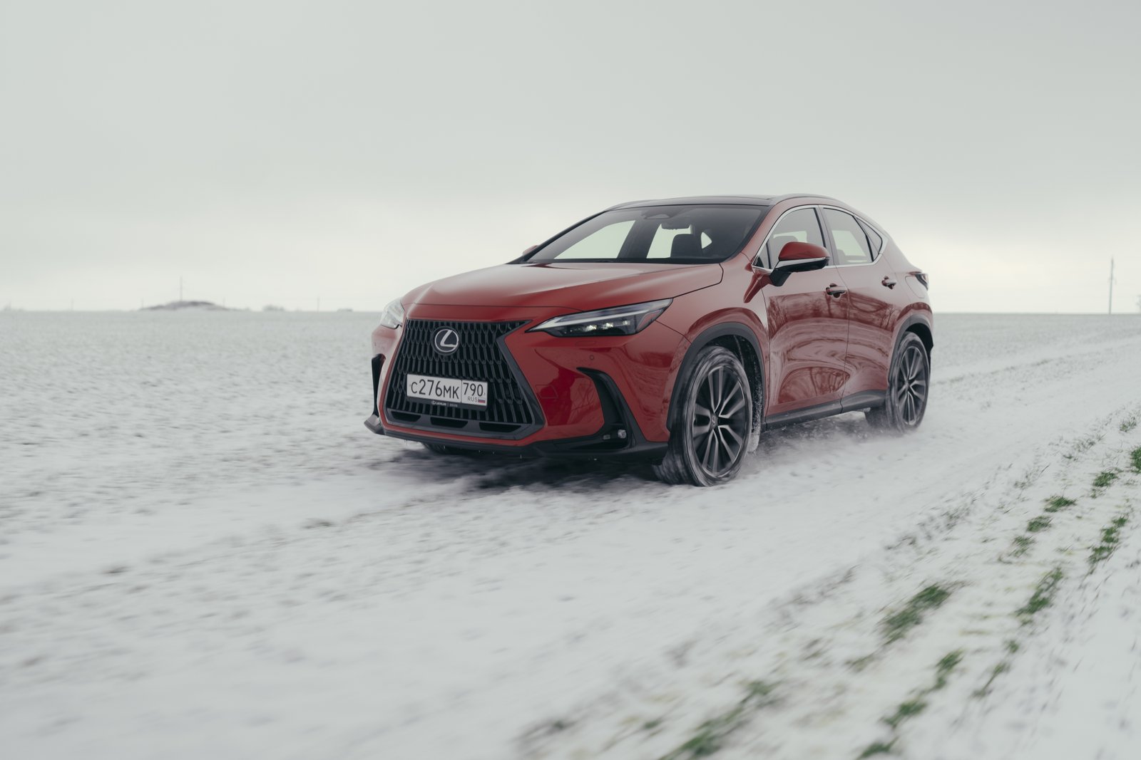 Первый тест нового премиум-кроссовера Lexus NX