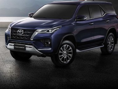 slide image for gallery: 26328 | Toyota Fortuner