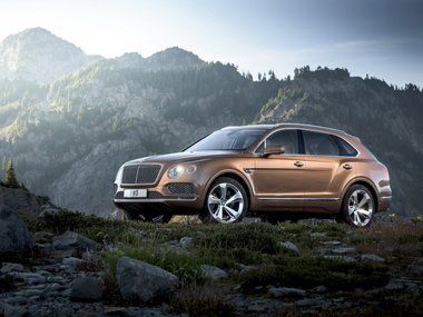 slide image for gallery: 17725 | Bentley Bentayga 1