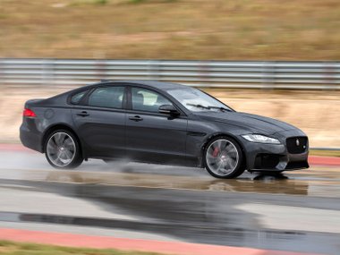 slide image for gallery: 18019 | Jaguar XF V6S AWD Storm Grey