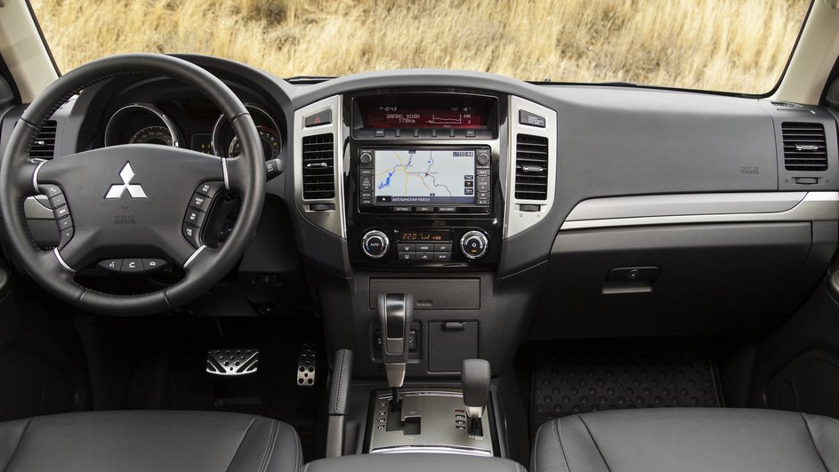 Салон Mitsubishi Pajero 4 поколения Салон Mitsubishi Pajero 4 поколения