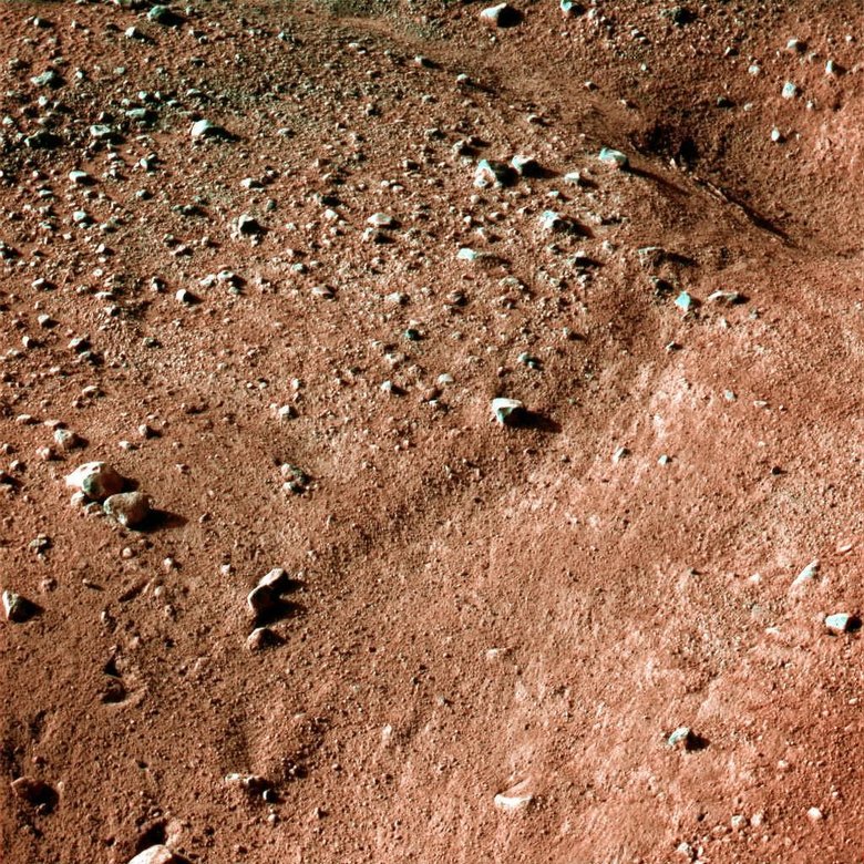 Поверхность Марса, снимок с марсохода «Феникс». Фото: Wikipedia, NASA
