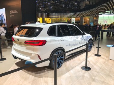 slide image for gallery: 25018 | BMW X5