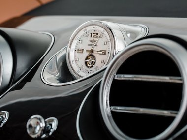 slide image for gallery: 17727 | Bentley Bentayga 3