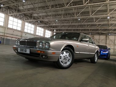 slide image for gallery: 23775 | Пробег на старых (и не очень) Jaguar XJ: задавайте свои вопросы