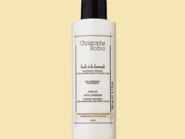 Slide image for gallery: 11678 | Несмываемые средства для волос — тоже хороший способ оставить на локонах приятный шлейф. Выбирай продукты с устойчивыми запахами, например, лимона, шалфея или лаванды. На фото: лавандовое масло для волос, Christophe Robin.