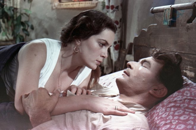 Элина Быстрицкая и Петр Глебов в фильме «Тихий Дон»