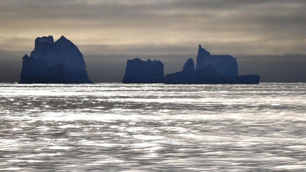 Россиянин со сломанным позвоночником проплывет километр в водах Антарктиды