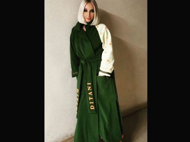 Slide image for gallery: 11438 | Лера Кудрявцева. Пальто от российского дизайнера Татьяны Владимирской, которое Лера показала в инстаграме на этой неделе, тоже не оценили. Крой напомнил пользователям домашний халат, а не верхнюю одежду.