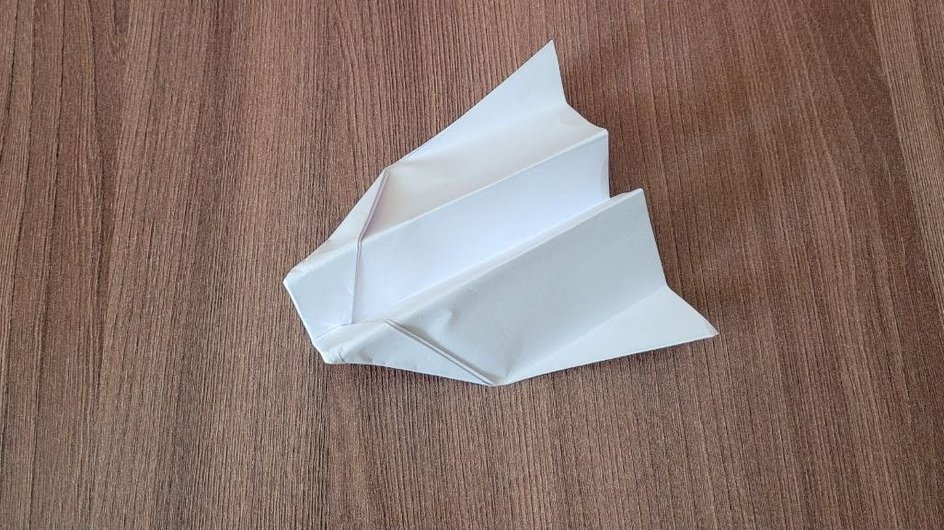 Обычный бумажный самолетик