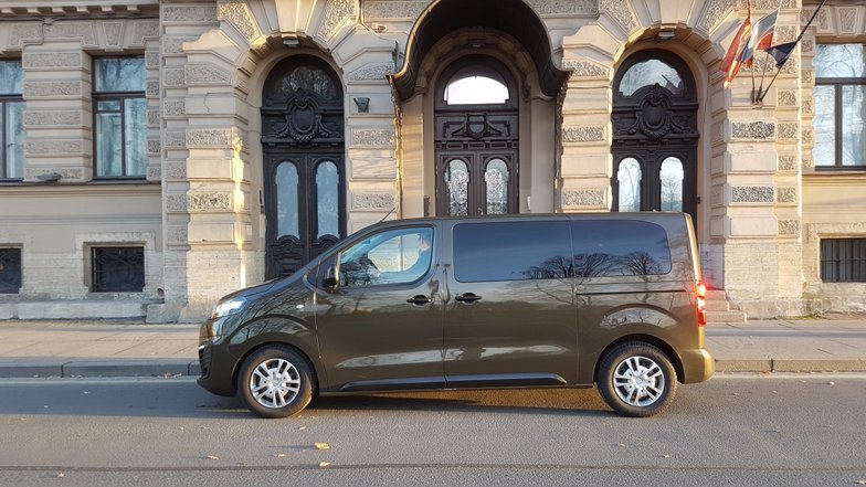 slide image for gallery: 23975 | Citroen Space Tourer