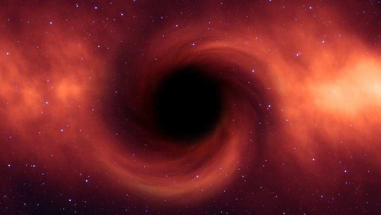 Черные дыры во много даже безопаснее звезд, поскольку не излучают вредоносного излучения