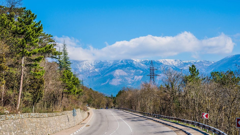 Проселочная горная дорога в Крымской Ялте Ай-Петри