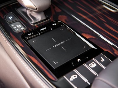 slide image for gallery: 23478 | Lexus LS
