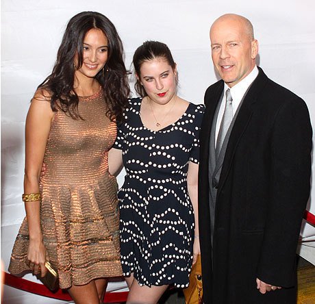 Эмма Хеминг, Скаут и Брюс на премьере фильма «Двойной КОПец» в Нью-Йорке, февраль 2010 года