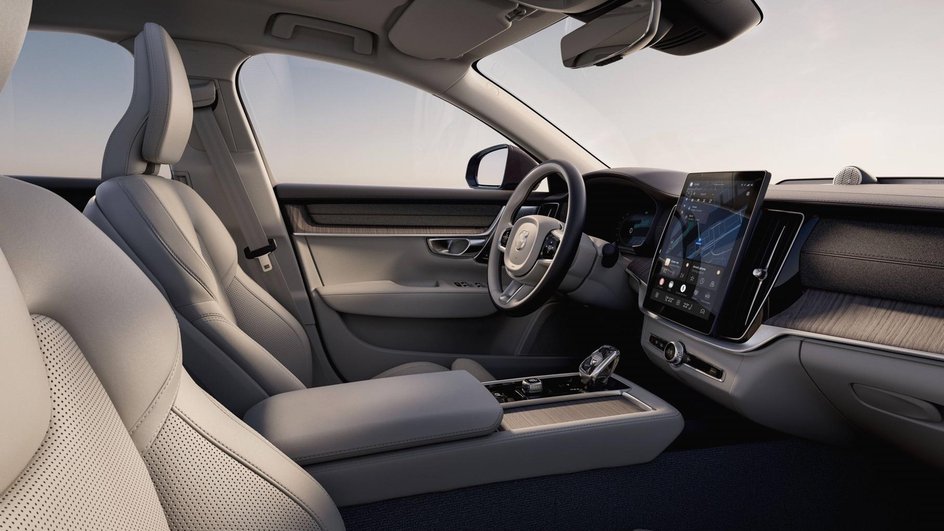 Volvo обновила седан S90 Volvo обновила седан S90