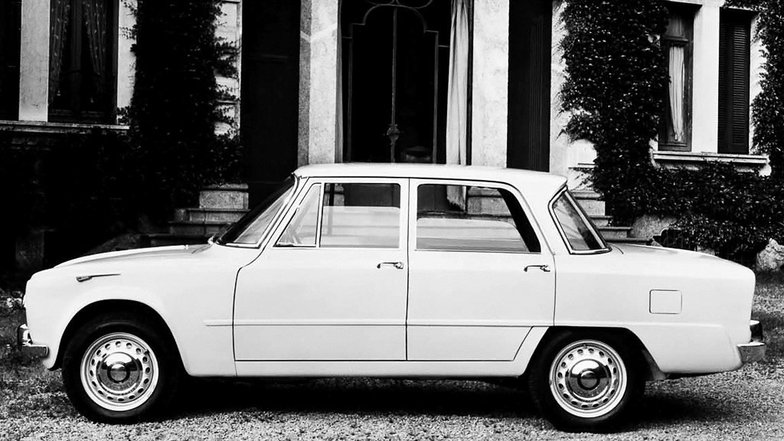 slide image for gallery: 16796 | Alfa Romeo Giulia