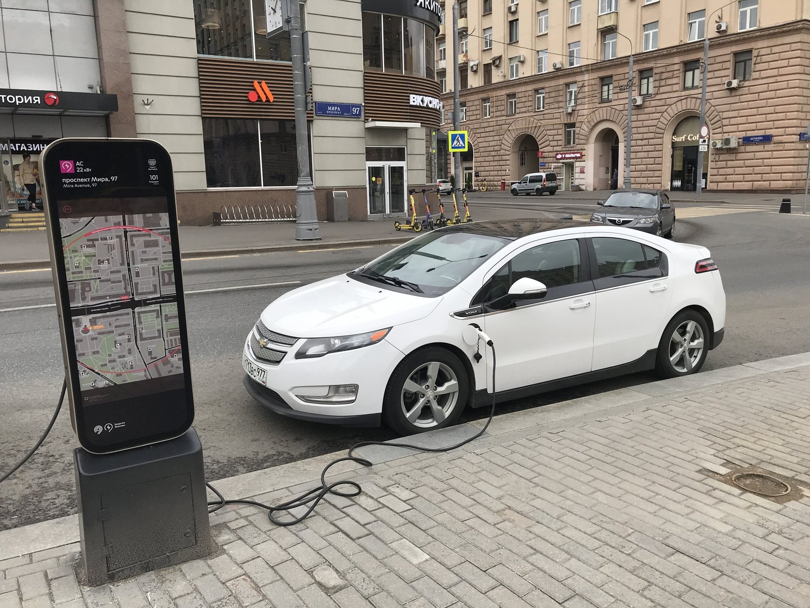 Почему в Москве штрафуют за парковку у зарядных станций для электромобилей?