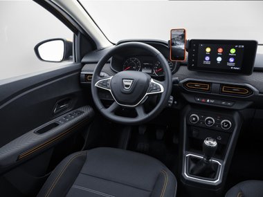 slide image for gallery: 26657 | Renault Sandero Stepway салон