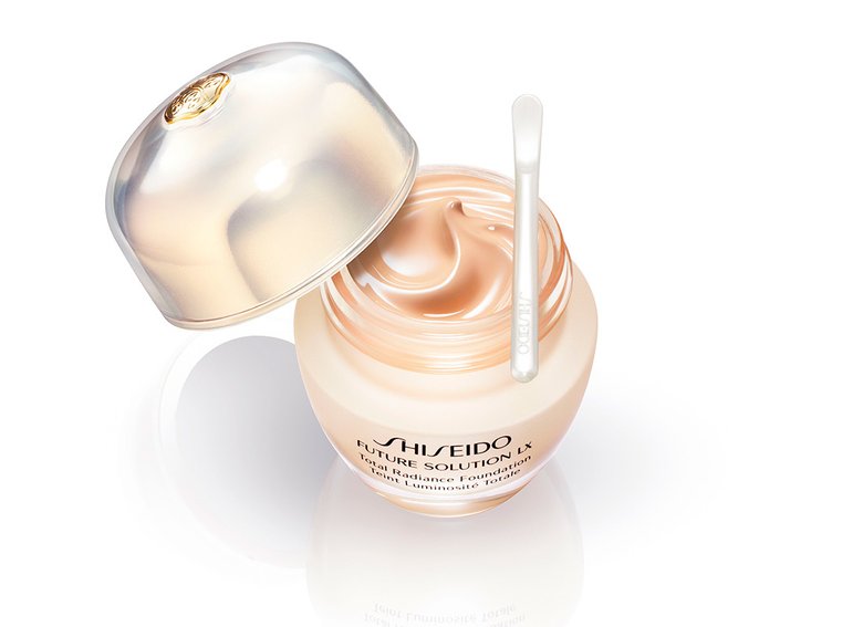 Антивозрастное тональное средство Total Radiance Foundation от Shiseido, 3800 руб./$90