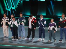 Денис Дорохов со своей командой в шоу «Звезды»