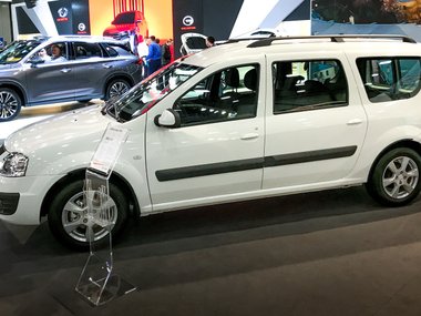 slide image for gallery: 24317 | Lada Largus CNG