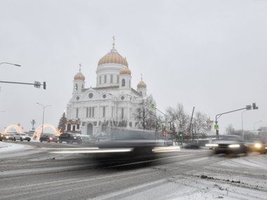 slide image for gallery: 27075 | Работа коммунальных служб по очистке дорог во время снегопада в Москве