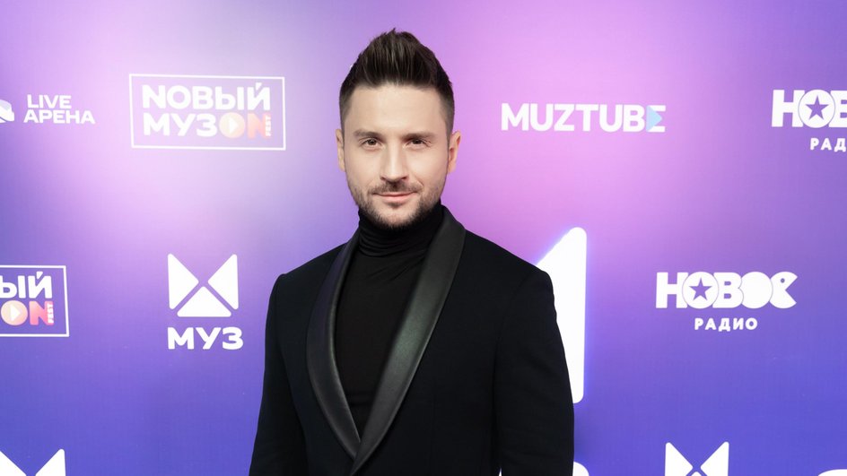 Сергей Лазарев на ковровой дорожке после записи альбома на английском языке и работы с Западом Сергей Лазарев на ковровой дорожке после записи альбома на английском языке и работы с Западом