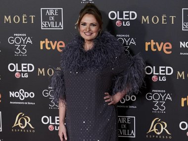 Slide image for gallery: 9803 | Айноа Артета на испанской кинопремии Goya Cinema Awards. Ткань платья идеально подошла бы для обивки дивана. Но знаменитость решила, что она подойдет и для вечернего выхода. Блестит, значит берем?