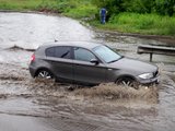 Потоп на шоссе Энтузиастов из-за большого скопления дождевой воды