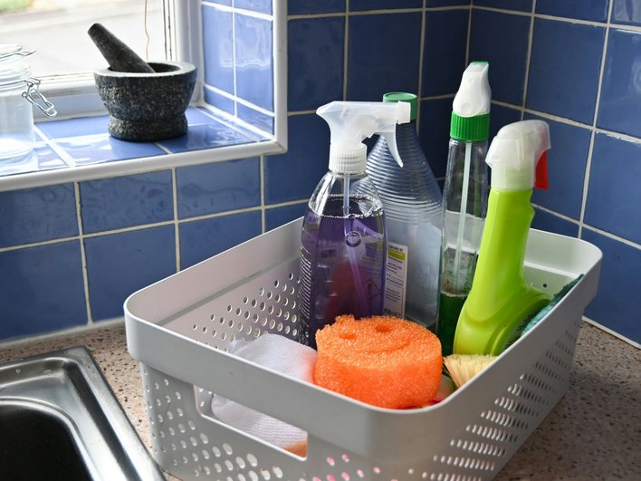 По своей структуре MCCPs напоминают печально известные «вечные химикаты» PFAS, частый компонент современных средств бытовой химии