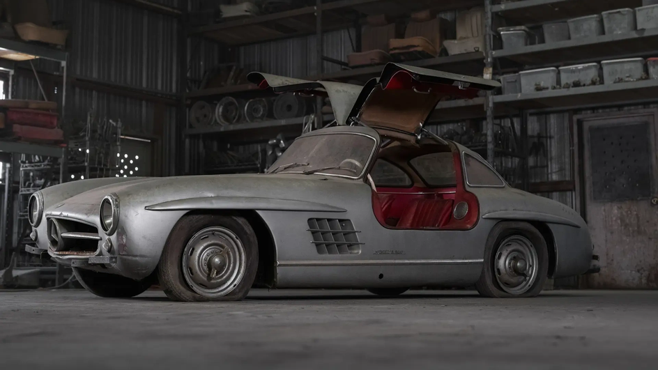 Серебристый родстер Mercedes-Benz 300 SL «Alloy» Gullwing из коллекции Руди Кляйна