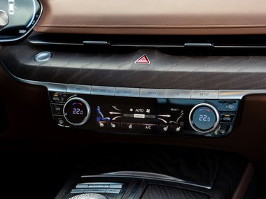 slide image for gallery: 28242 | Genesis G80