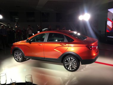 slide image for gallery: 23599 | Lada Vesta Cross