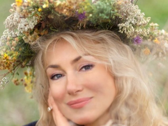 Мария Шукшина в венке из полевых цветов Мария Шукшина в венке из полевых цветов